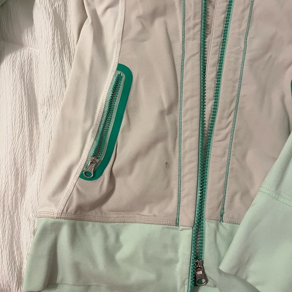 Lululemon Jacket - Picture 2 of 4